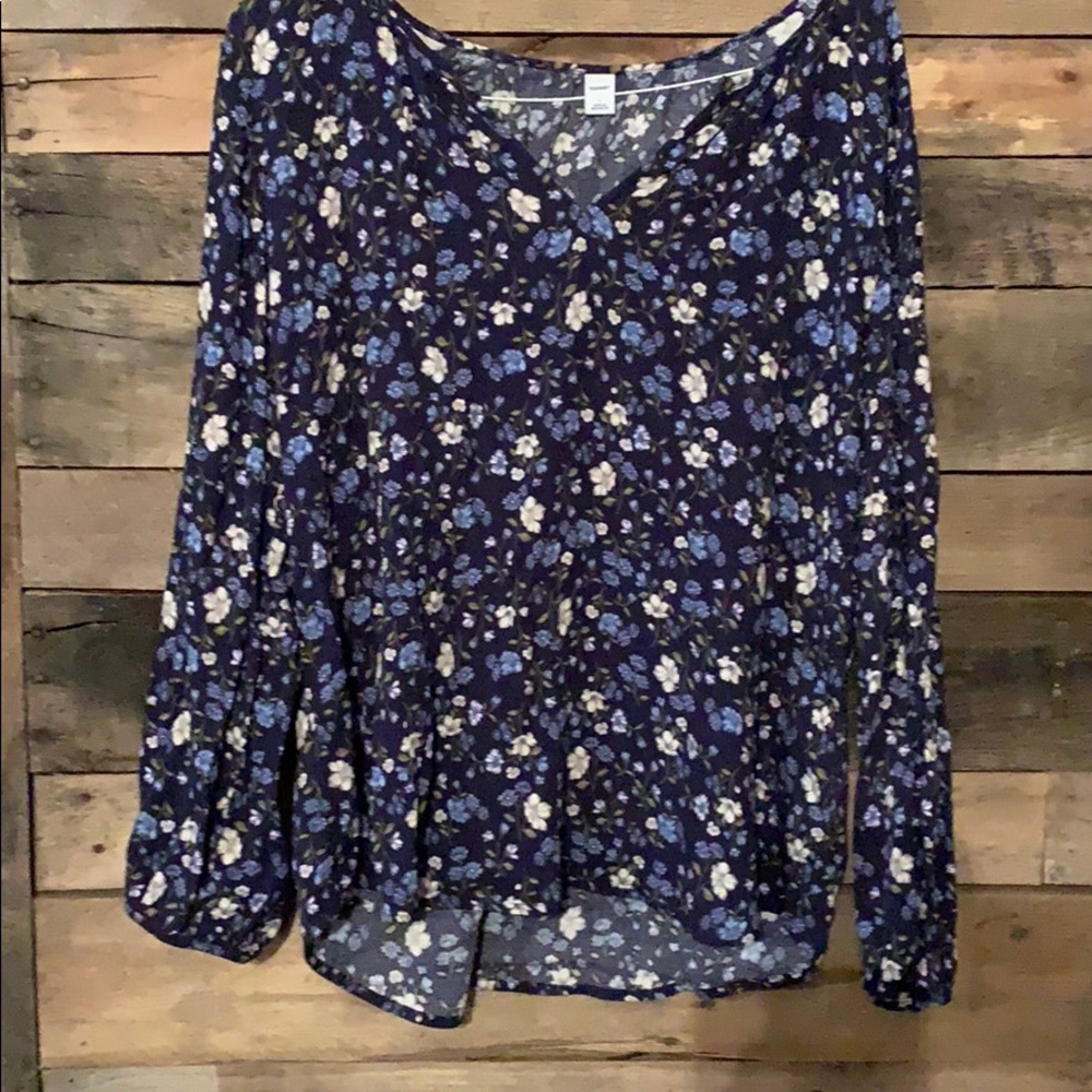 ⭐️ Old Navy Top! 🎈NWOT